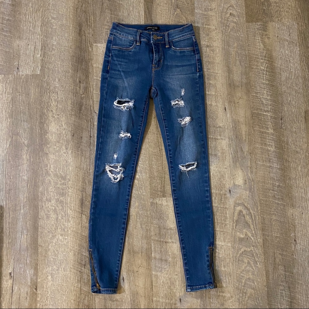 distressed skinny jeans